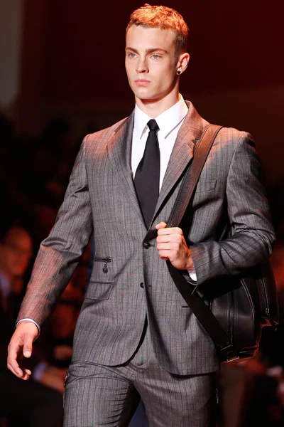 Look 15
